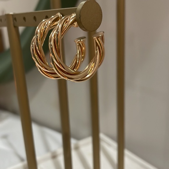 Princess Polly Jewelry - princess Polly Maysen gold twisted mid size hoop earring